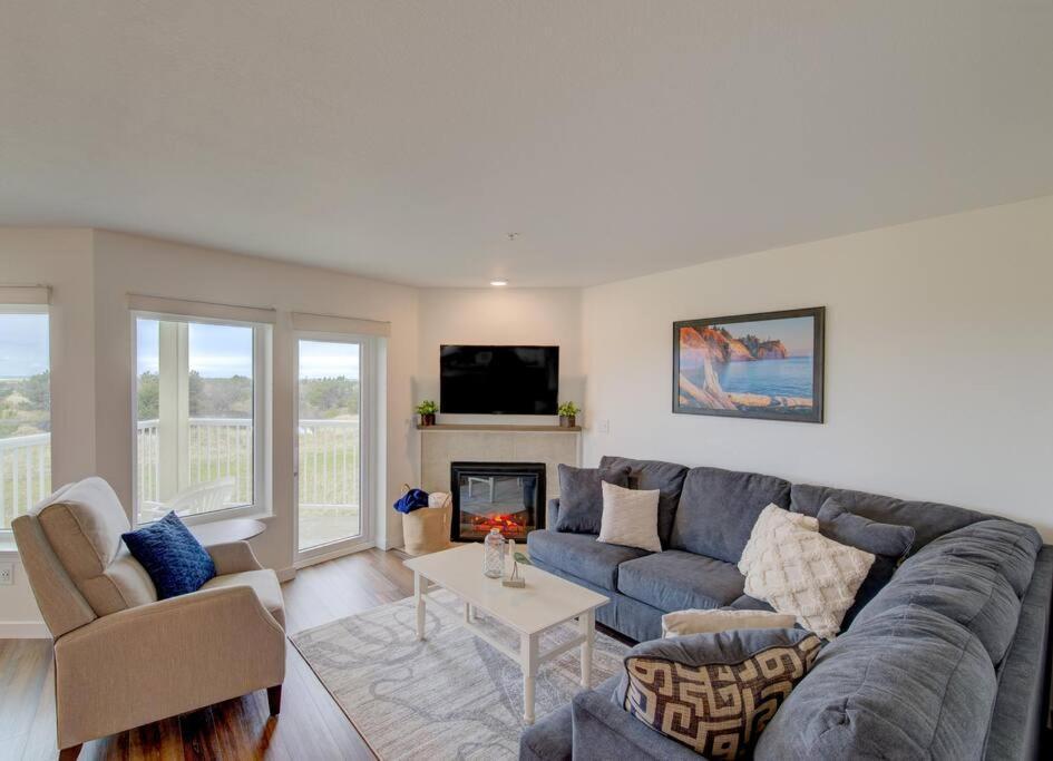 Beach Please-Updated Home With Ocean Views Long Beach Esterno foto