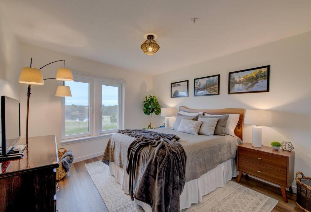 Beach Please-Updated Home With Ocean Views Long Beach Esterno foto