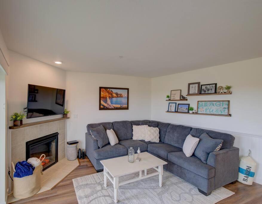 Beach Please-Updated Home With Ocean Views Long Beach Esterno foto