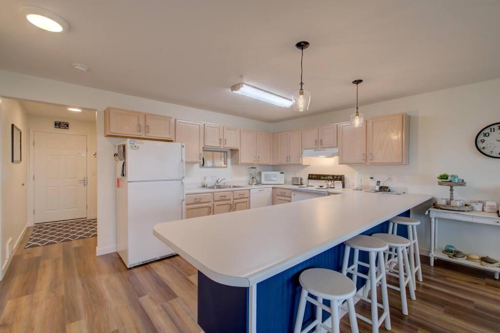 Beach Please-Updated Home With Ocean Views Long Beach Esterno foto