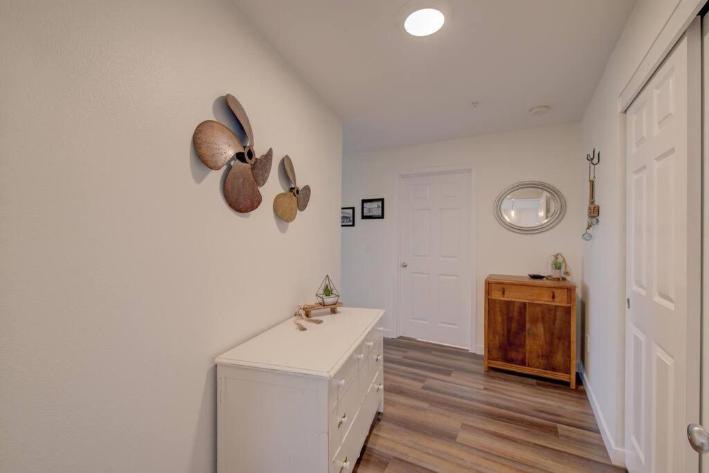 Beach Please-Updated Home With Ocean Views Long Beach Esterno foto