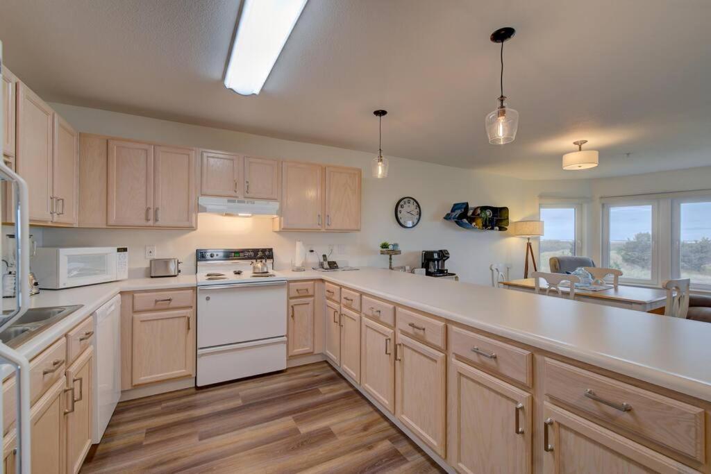 Beach Please-Updated Home With Ocean Views Long Beach Esterno foto
