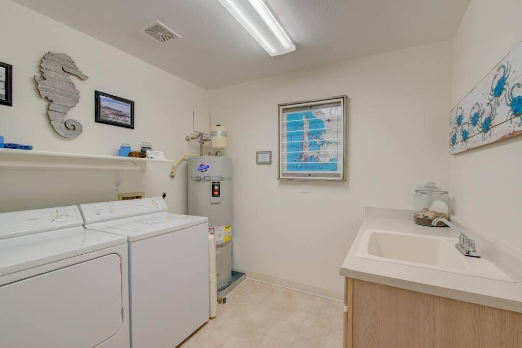 Beach Please-Updated Home With Ocean Views Long Beach Esterno foto